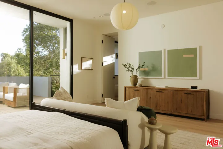 8906 Hubbard Street, Culver City, California 90232
