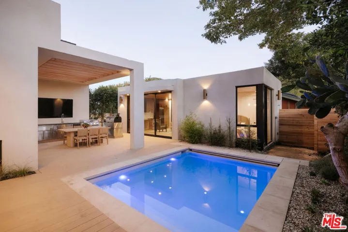8906 Hubbard Street, Culver City, California 90232