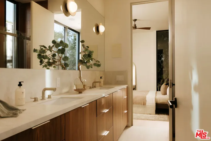 8906 Hubbard Street, Culver City, California 90232