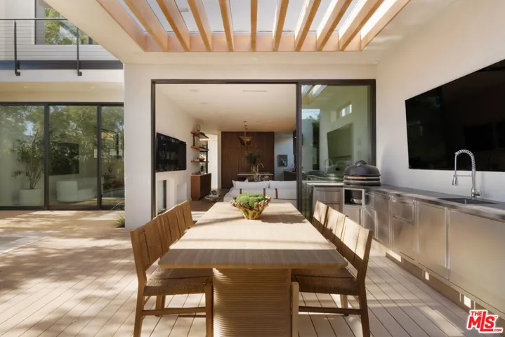 8906 Hubbard Street, Culver City, California 90232