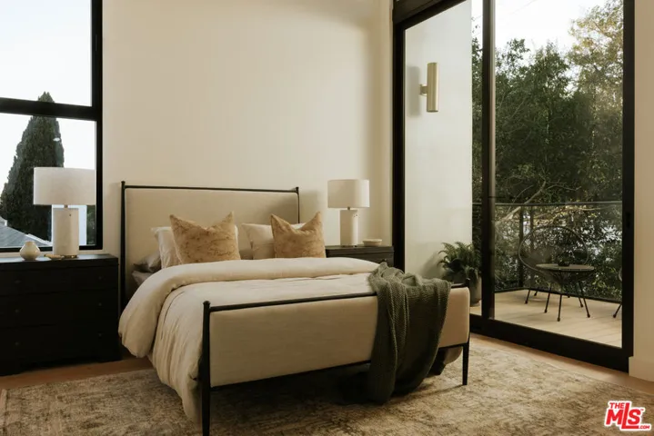 8906 Hubbard Street, Culver City, California 90232
