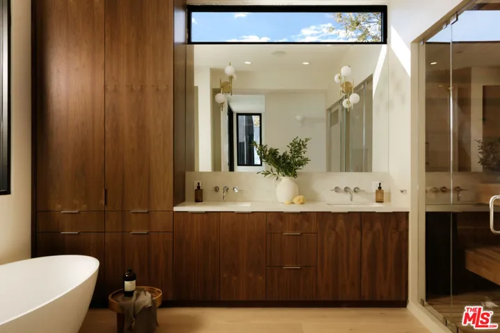 8906 Hubbard Street, Culver City, California 90232