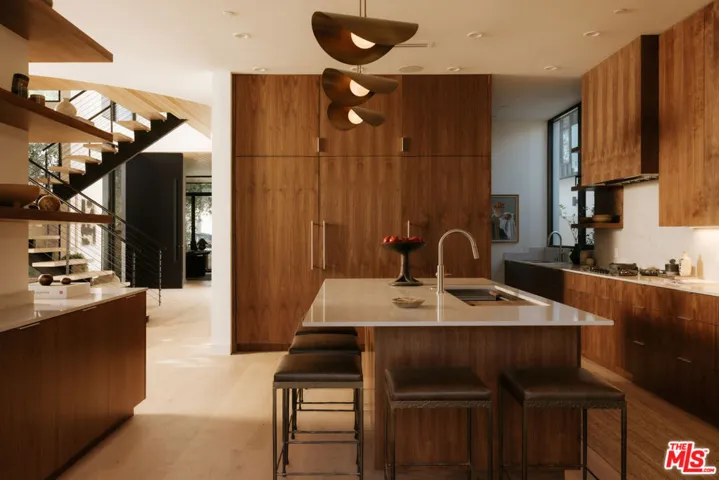 8906 Hubbard Street, Culver City, California 90232