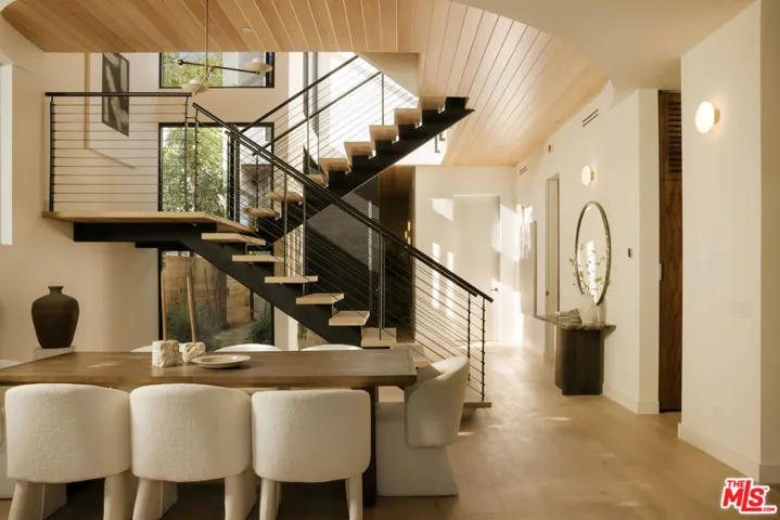 8906 Hubbard Street, Culver City, California 90232