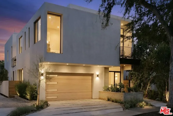 8906 Hubbard Street, Culver City, California 90232
