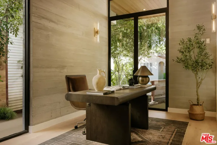 8906 Hubbard Street, Culver City, California 90232