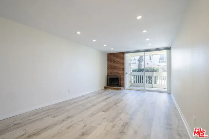 22 Navy Street 103, Venice, California 90291