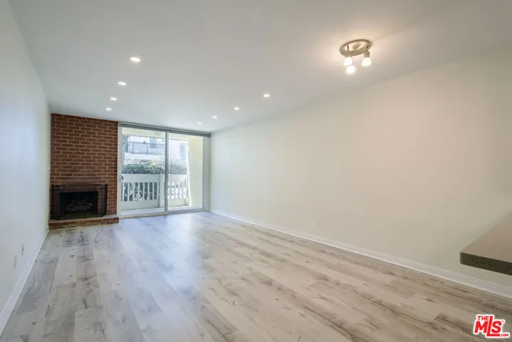 22 Navy Street 103, Venice, California 90291