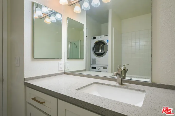 22 Navy Street 103, Venice, California 90291