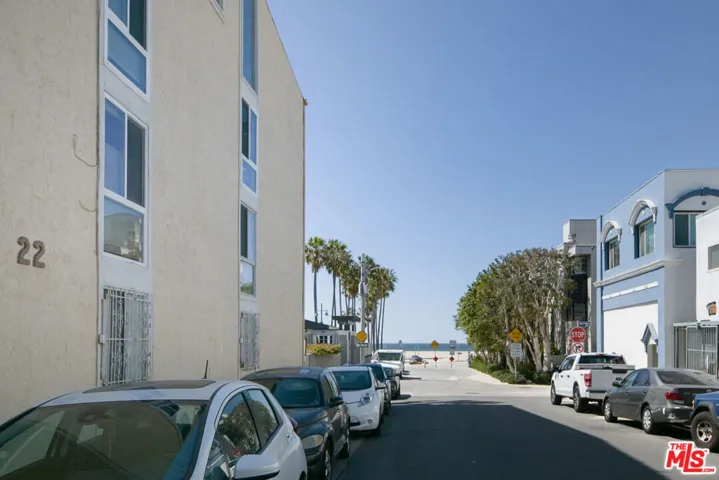 22 Navy Street 103, Venice, California 90291