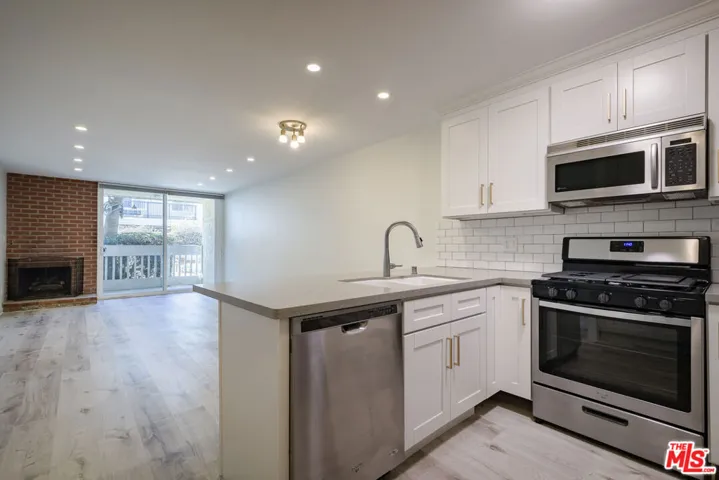 22 Navy Street 103, Venice, California 90291