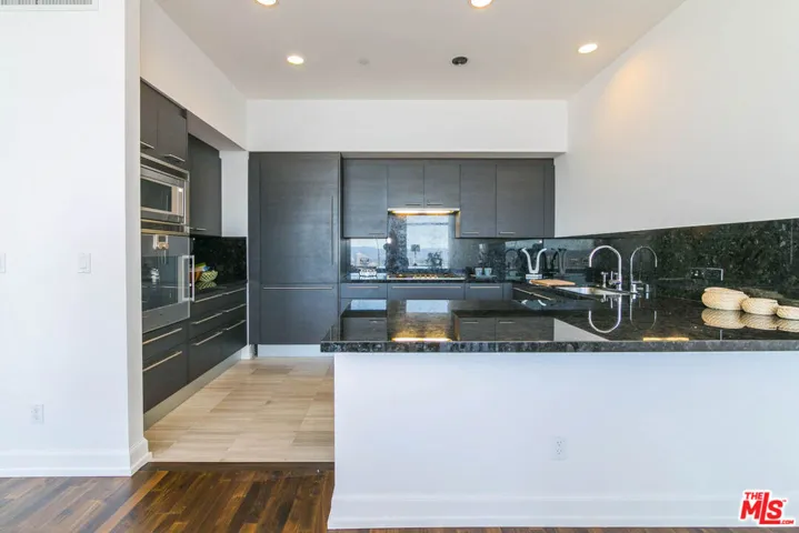 900 W Olympic Boulevard 28c, Los Angeles, California 90015