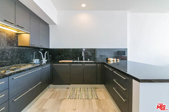 900 W Olympic Boulevard 28c, Los Angeles, California 90015