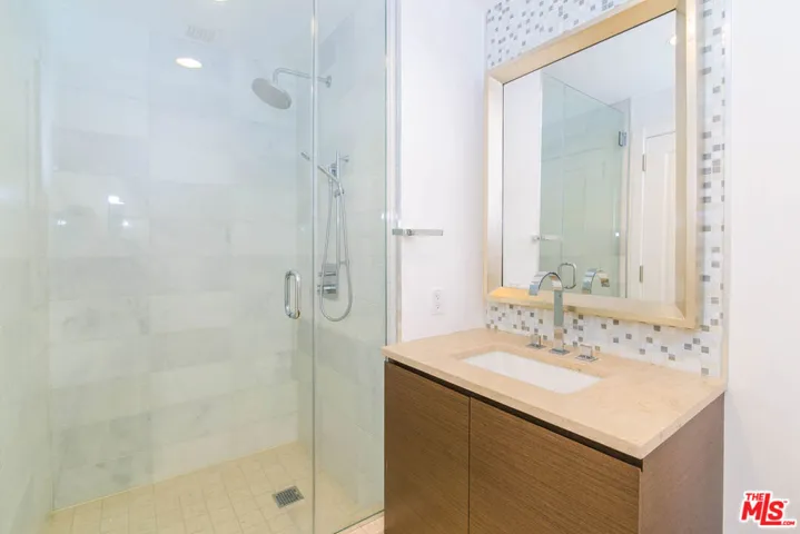 900 W Olympic Boulevard 28c, Los Angeles, California 90015