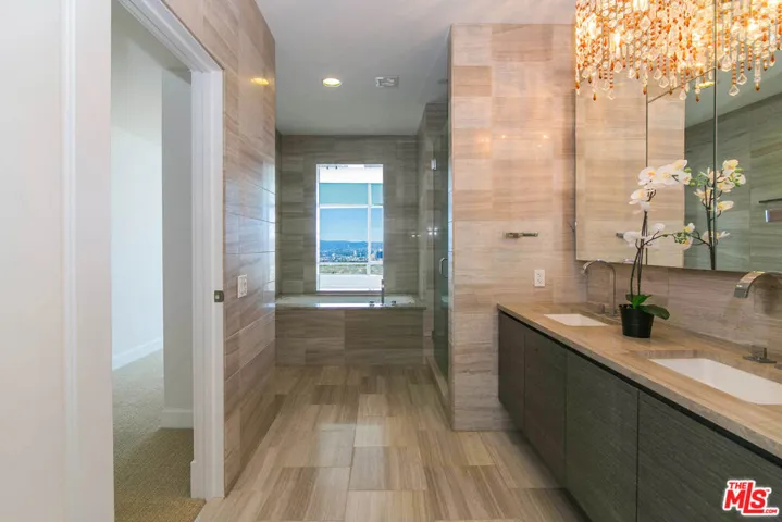 900 W Olympic Boulevard 28c, Los Angeles, California 90015