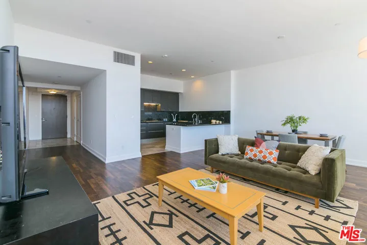 900 W Olympic Boulevard 28c, Los Angeles, California 90015
