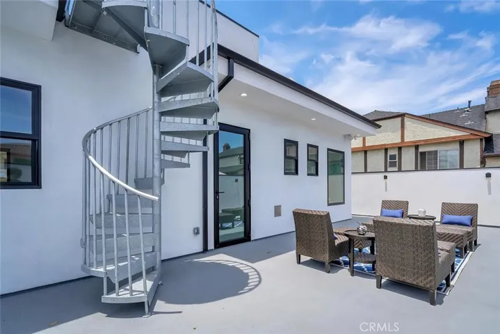 Rear Outdoor Lounge Area