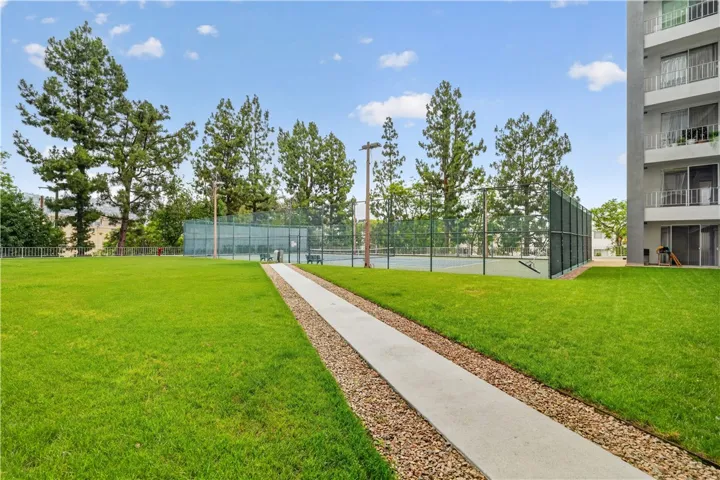 100 S Doheny Drive 1105, Los Angeles, California 90048