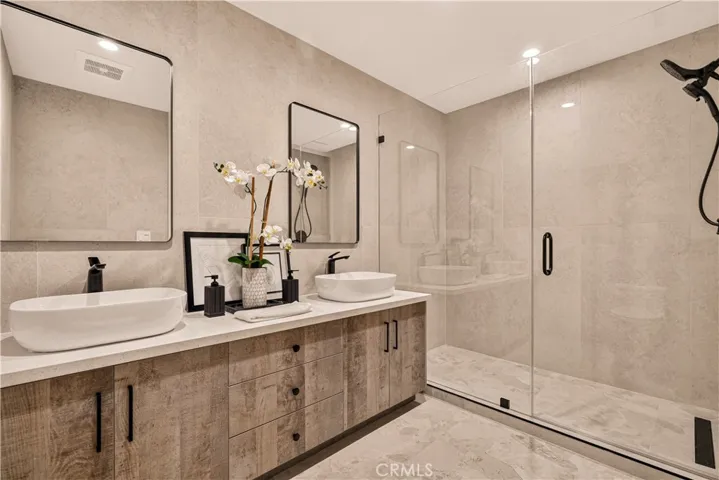 100 S Doheny Drive 1105, Los Angeles, California 90048
