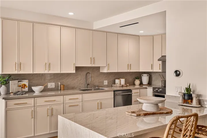 100 S Doheny Drive 1105, Los Angeles, California 90048