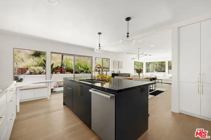 2760 Woodwardia Drive, Los Angeles, California 90077