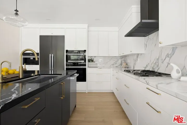 2760 Woodwardia Drive, Los Angeles, California 90077