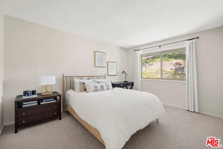 2760 Woodwardia Drive, Los Angeles, California 90077