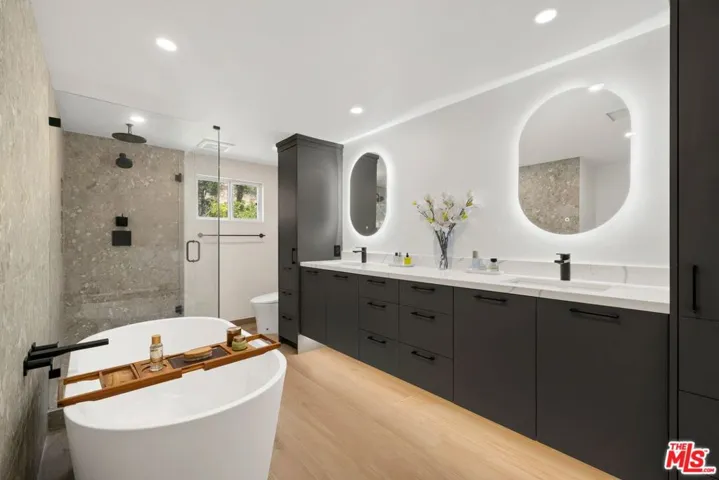 2760 Woodwardia Drive, Los Angeles, California 90077