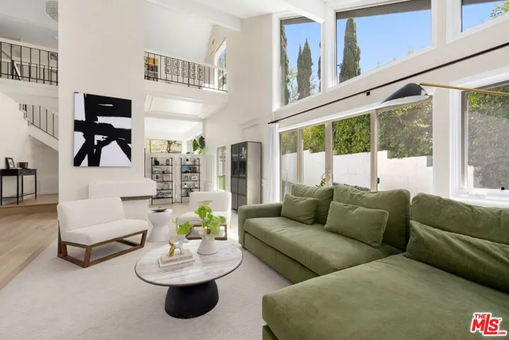 2760 Woodwardia Drive, Los Angeles, California 90077