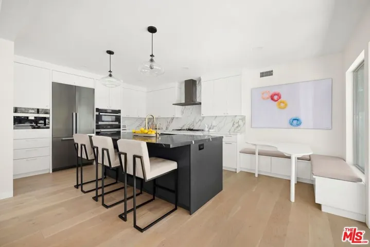 2760 Woodwardia Drive, Los Angeles, California 90077