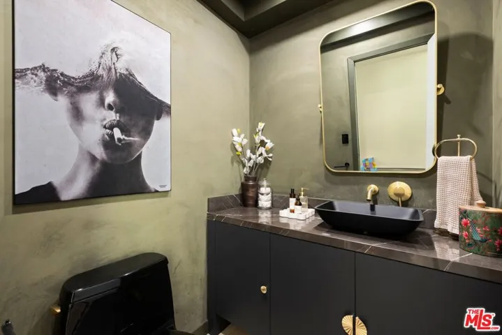 2760 Woodwardia Drive, Los Angeles, California 90077