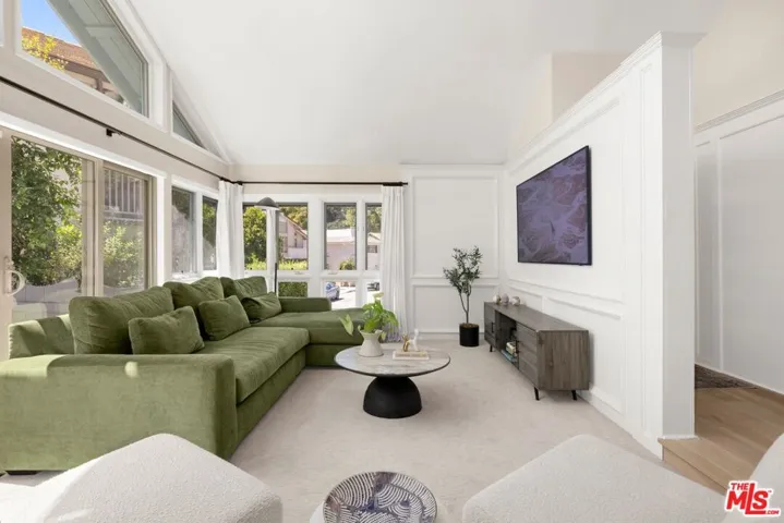 2760 Woodwardia Drive, Los Angeles, California 90077