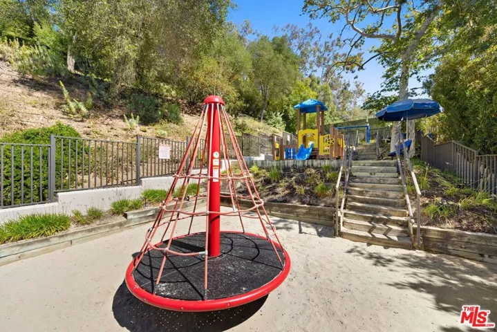2760 Woodwardia Drive, Los Angeles, California 90077