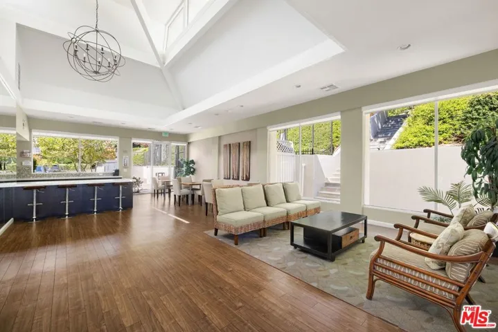 2760 Woodwardia Drive, Los Angeles, California 90077