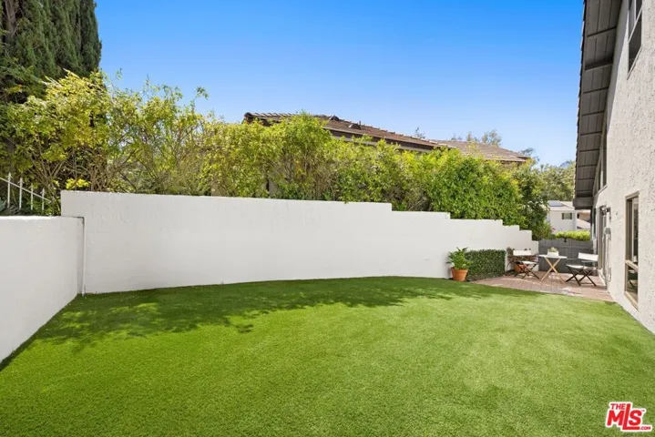 2760 Woodwardia Drive, Los Angeles, California 90077