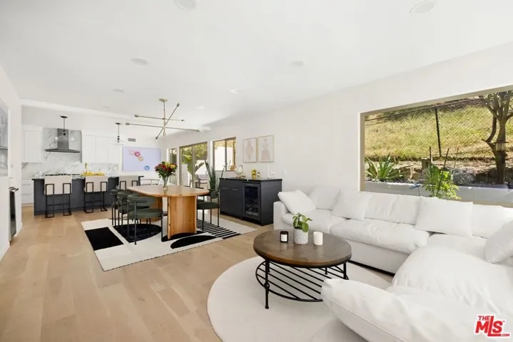 2760 Woodwardia Drive, Los Angeles, California 90077