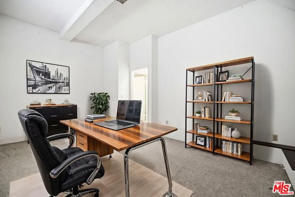 Virually staged bonus room