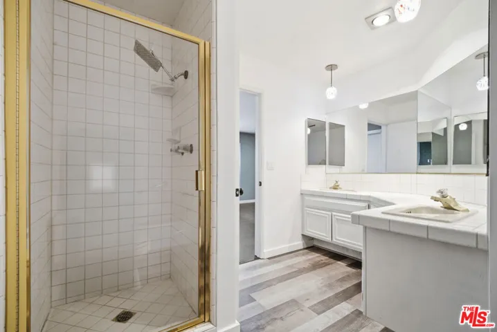 10229 Variel Avenue 12, Chatsworth, California 91311