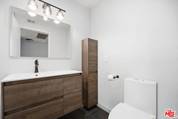 10229 Variel Avenue 12, Chatsworth, California 91311