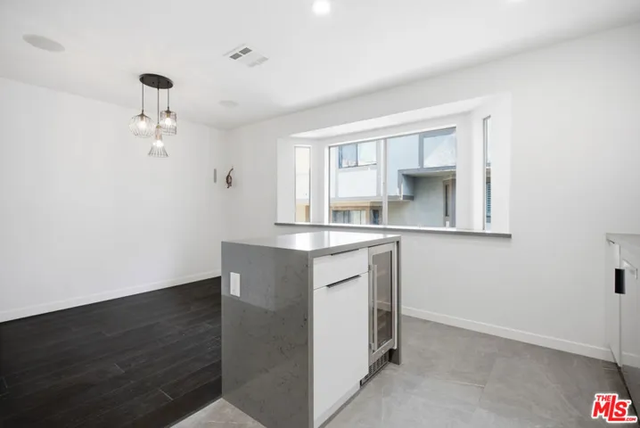 10229 Variel Avenue 12, Chatsworth, California 91311
