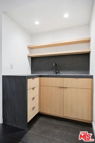 10229 Variel Avenue 12, Chatsworth, California 91311