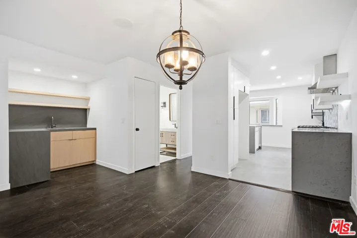10229 Variel Avenue 12, Chatsworth, California 91311