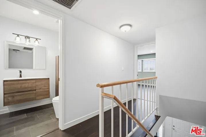 10229 Variel Avenue 12, Chatsworth, California 91311