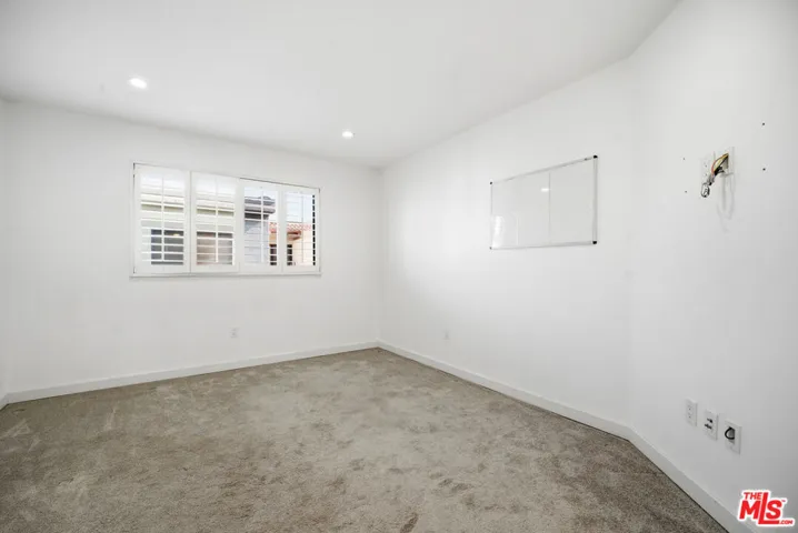 10229 Variel Avenue 12, Chatsworth, California 91311