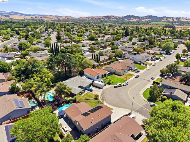 241 Garnet Drive, Livermore, California 94550-5135