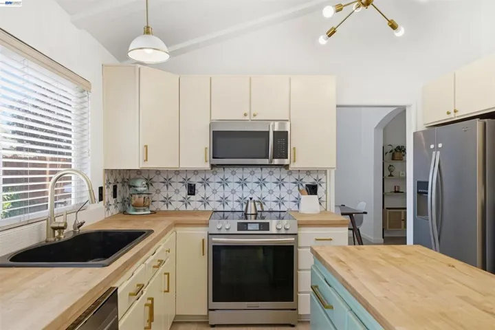 241 Garnet Drive, Livermore, California 94550-5135