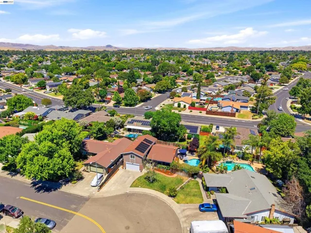 241 Garnet Drive, Livermore, California 94550-5135