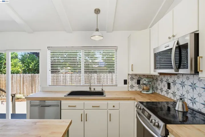241 Garnet Drive, Livermore, California 94550-5135