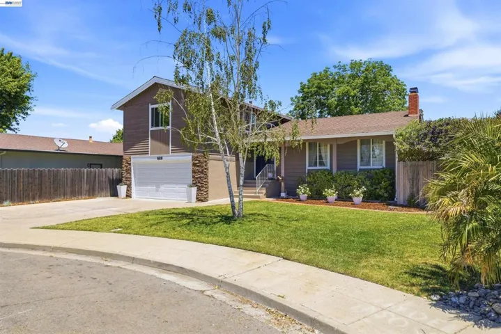 241 Garnet Drive, Livermore, California 94550-5135