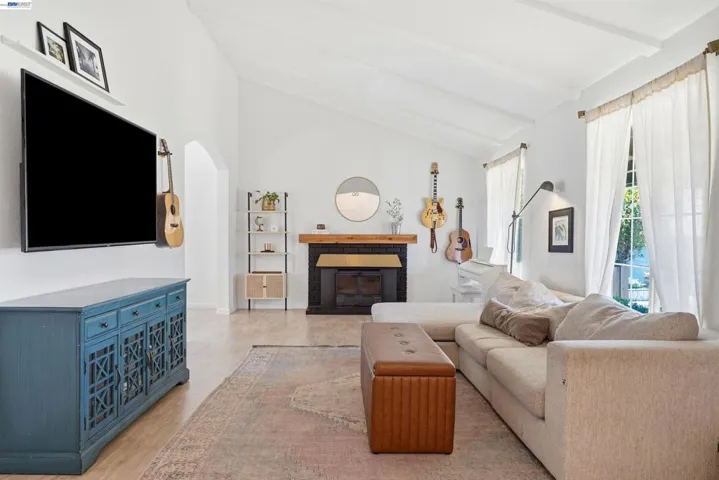 241 Garnet Drive, Livermore, California 94550-5135